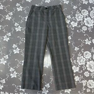 Aritzia Sunday Best Check Crop Ankle Pant
Sz 6